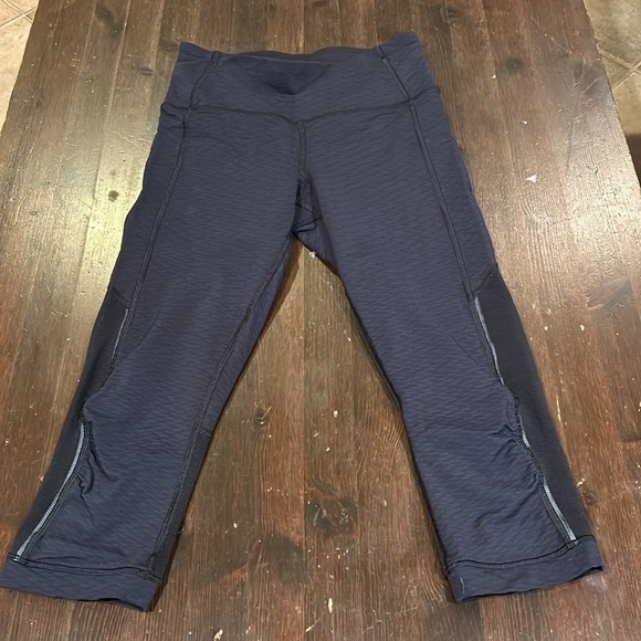 Lululemon Women’s Navy Cropped Leggings Size 4 - Picture 2 of 4